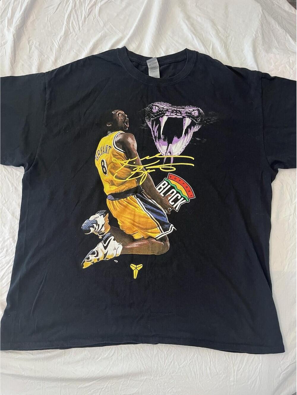 Kobe Bryant Black Mamba Graphic T-Shirt - Gildan Tag - Size L